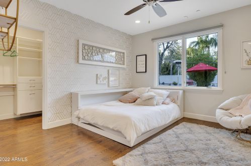 5828 3rd Ave, Phoenix AZ 85086-7201 exterior