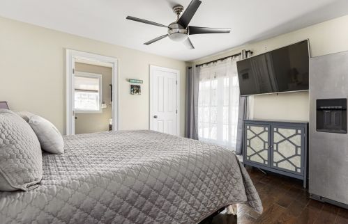 48 Collins St, Seabrook NH 03874-4603 exterior