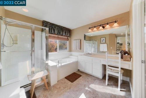 980 Rolling Wood Way, Concord CA 94521-5403 exterior