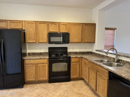 33521 26th Ave, Phoenix AZ  85085-5057 exterior