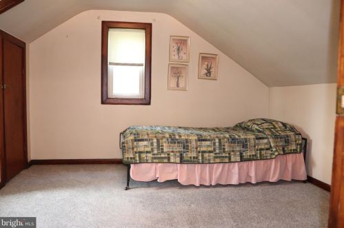 727 Chestnut St, Limerick PA 19468-2117 exterior