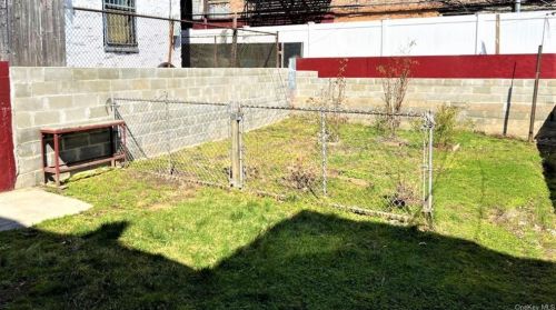 367 187th St, Bronx NY 10458-6707 exterior