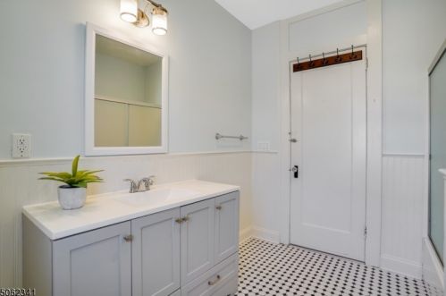 30 Cloverhill Pl, Montclair NJ 07042-4818 exterior