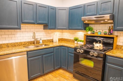 77 Forest Dr, Piscataway, NJ 08854-2282