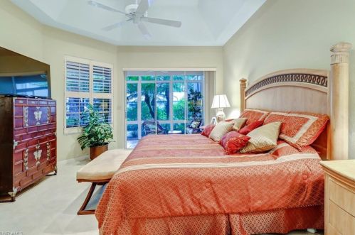 4870 Boulevard Ct, Naples FL 34103-3046 exterior