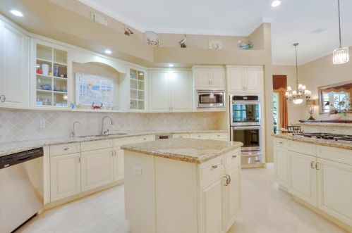 9328 Scarborough Ct, Fort Pierce FL  34986-3360 exterior