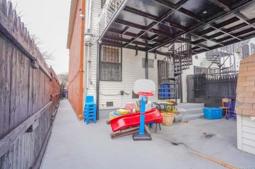 652 Beck St, Bronx NY 10455-1902 exterior