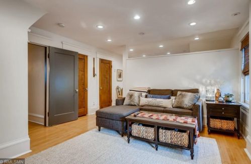 1882 Feronia Ave, Saint Paul MN 55104-3550 exterior