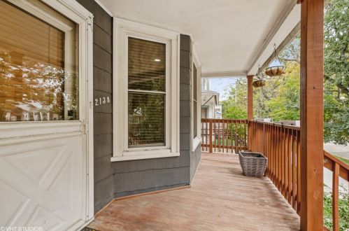 2138 Farragut Ave, Chicago, IL 60625-1204