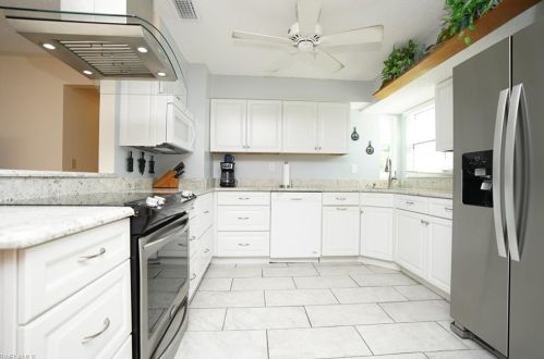 700 100 Ave, Naples FL 34108-2237 exterior