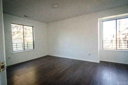 10 Park Gate Dr, Edison NJ 08820-4025 exterior