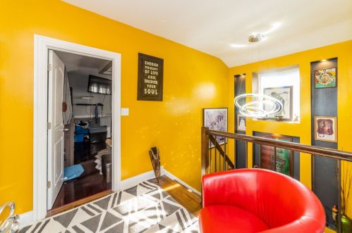 7350 Bennett Ave, Chicago IL 60649-4621 exterior