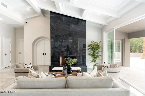 5801 30th St, Phoenix AZ  85016-2401 exterior