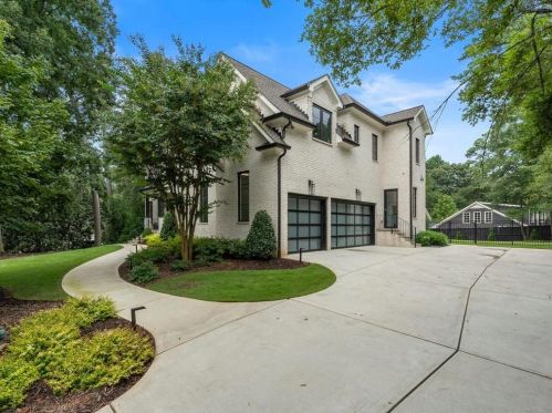 4736 Lk Forrest Dr, Atlanta GA 30342-2217 exterior