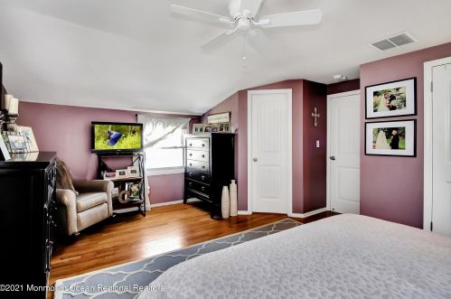 27 Birch Dr, Red Bank NJ 07702 exterior