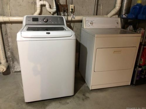 28 Middle Rd, Enfield CT 06082-4591 exterior