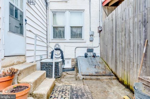 214 Pearl St, Lancaster PA 17603-5031 exterior