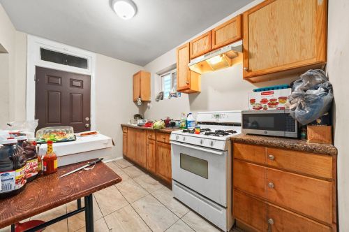 8026 Dobson Ave, Chicago IL 60619-4405 exterior