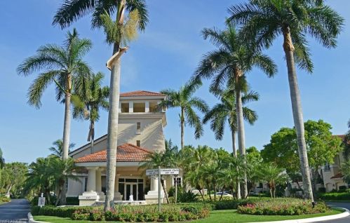 168 Colonade Cir, Naples FL 34103-8712 exterior