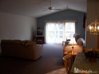 1322 Stratford Ct, Madison WI  53562-3675 exterior