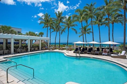 285 Grande Way, Naples FL 34110-6420 exterior