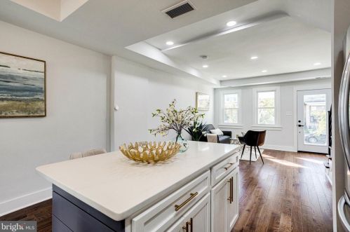 3607 18th St, Washington, DC 20018-2701