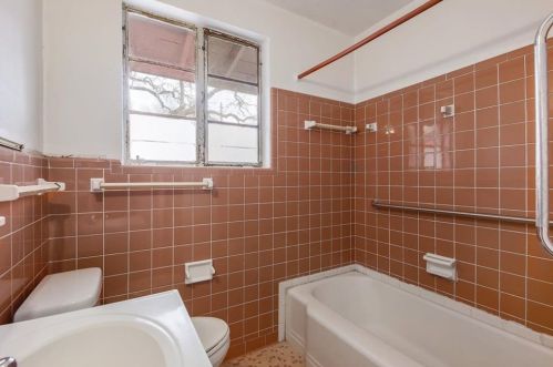 4323 Airport Blvd, Austin TX 78752-3826 exterior