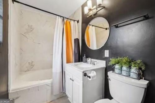 2891 Alexandria Dr, Atlanta GA  30331-5324 exterior