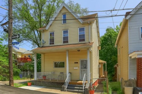 2 Moga St, Pittsburgh, PA 15206-2240