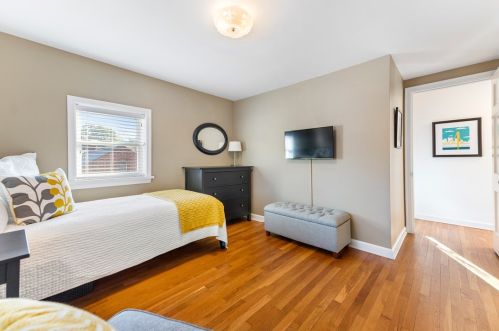 932 Meadowcroft Ave, Pittsburgh PA 15216-1119 exterior