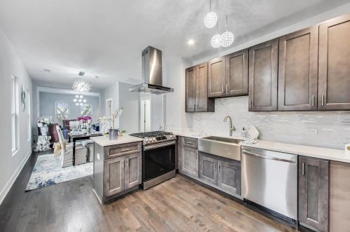 245 13 Ave, Broadview IL 60153-1407 exterior