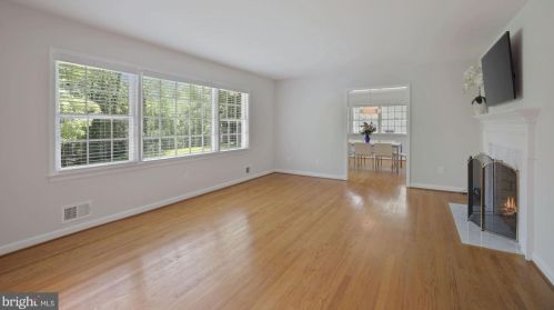 1825 Briar Ridge Ct, Mc Lean VA  22101-4233 exterior