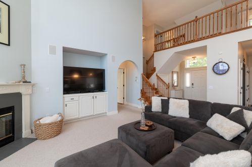 952 Eagle Lk Dr, Kalamazoo MI 49009-8429 exterior