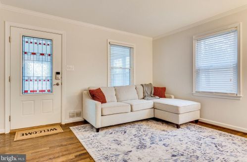 6002 Kings Hwy, Alexandria VA 22303-2219 exterior