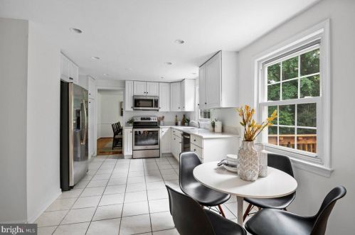 1111 Fallsmead Way, Rockville MD 20854-5549 exterior