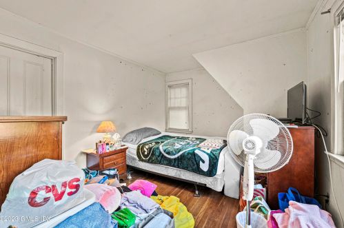 18 Comly Ave, Greenwich CT 06831-4933 exterior