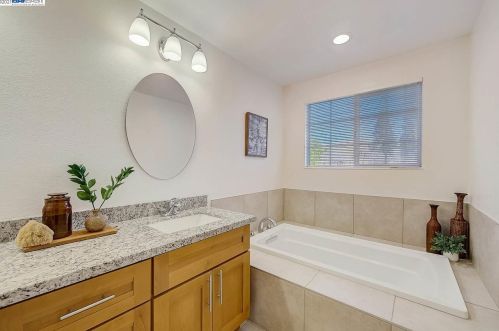 1036 Pinehurst Ct, Concord CA 94521-4532 exterior