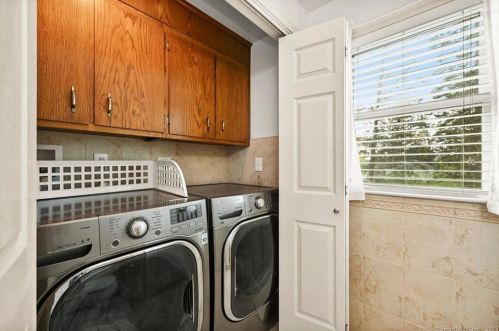 130 Mtn Rd, Seymour CT 06483-2039 exterior