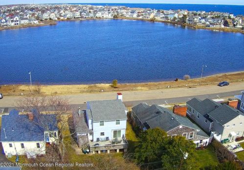 320 Elizabeth Ave, Point Pleasant Beach NJ 08742-4133 exterior