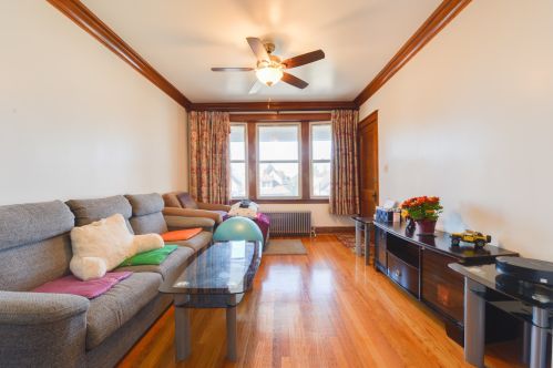 4327 Sacramento, Chicago IL 60655-2302 exterior