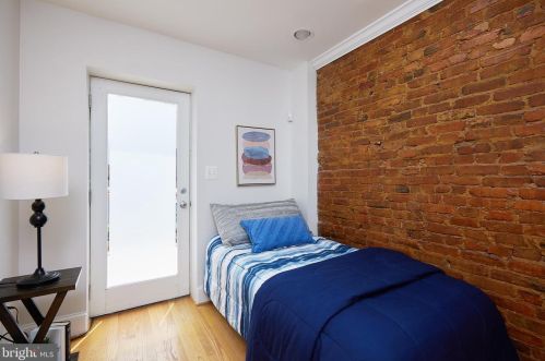 221 E St, Washington DC  20002-7700 exterior