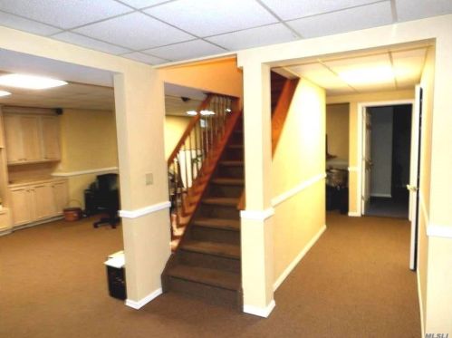 32 Pheasant Run Ln, Huntington Station NY 11746-8142 exterior