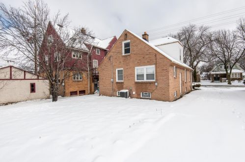 3965 39th St, Milwaukee, WI 53216-2516