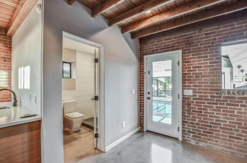 1201 Edgemont Ave, Phoenix AZ 85035-1809 exterior