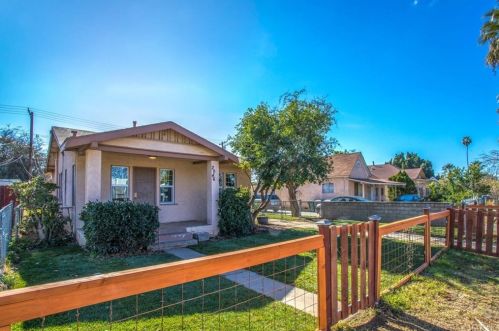 2046 11th St, Riverside, CA 92507-5209