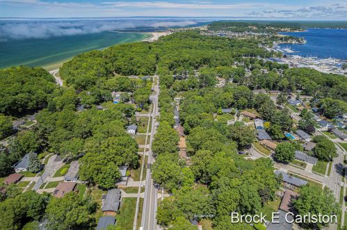 3024 Beach St, Meskegon MI 49441-1128 exterior