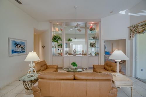 320 Bentley Cir, Fort Pierce FL 34986-2475 exterior