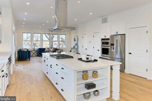 1716 Kearny St, Washington DC  20018-3838 exterior