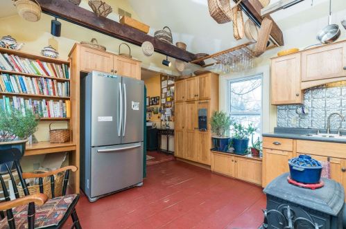 23 Hl St, Dover NH 03820-3111 exterior