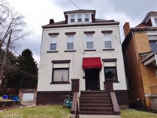 726 Saint Clair St, Pittsburgh PA  15206-2429 exterior